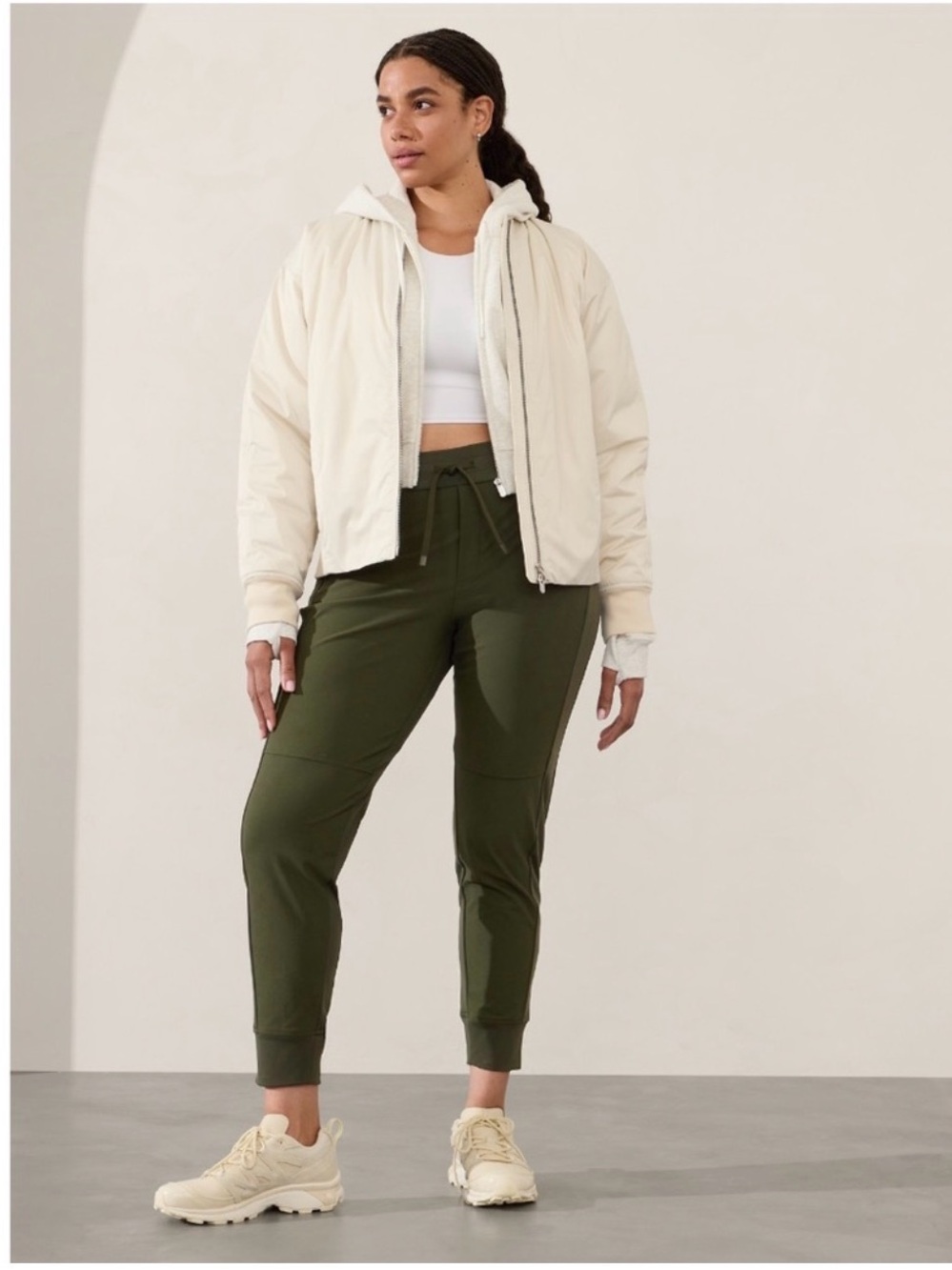 Athleta Headlands Hybrid Trek Mid Rise Jogger in Aspen Olive Size 12